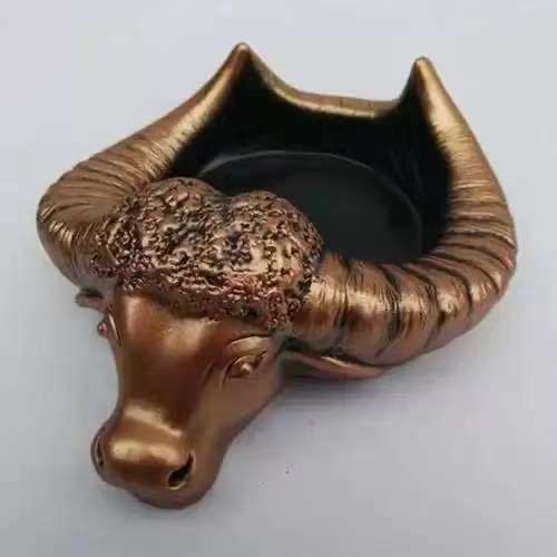 《铜牛造型器皿》— 金属工艺